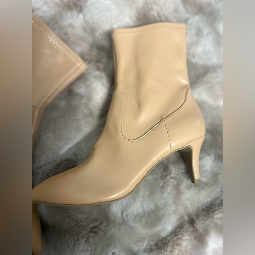 NWOT DV by Dolce Vita Audra Tan Ankle Boots - Picture 3 of 7